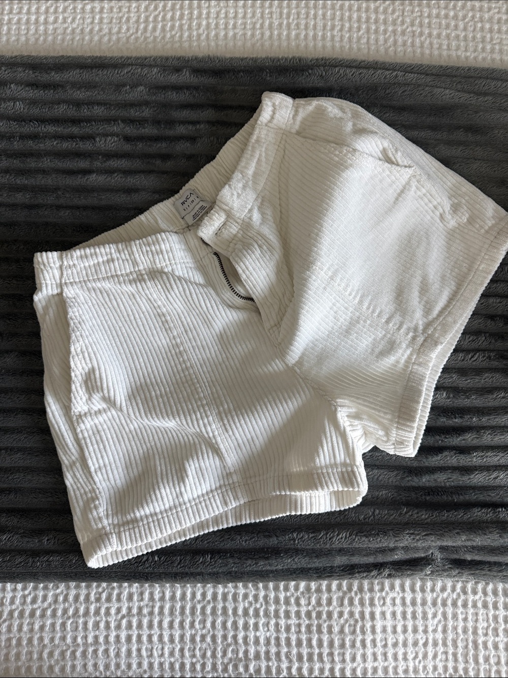 BEACH GIRL OUTFITS 4 pc. RVCA SHORTS AND JETTY CROP TOPS ALL SMALL - Picture 10 of 12